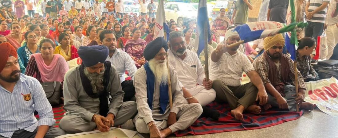 ਹੱਕਾਂ ਦੀ ਰਾਖੀ ਲਈ ਮੈਦਾਨ ਵਿੱਚ ਨਿੱਤਰੇ ਕਿਸਾਨ ਅਤੇ ਨਰਸਿੰਗ ਸਟਾਫ਼: ਅਜਨਾਲਾ ਅਤੇ ਅੰਮ੍ਰਿਤਸਰ ਵਿੱਚ ਵਿਸ਼ਾਲ ਰੋਸ ਪ੍ਰਦਰਸ਼ਨ